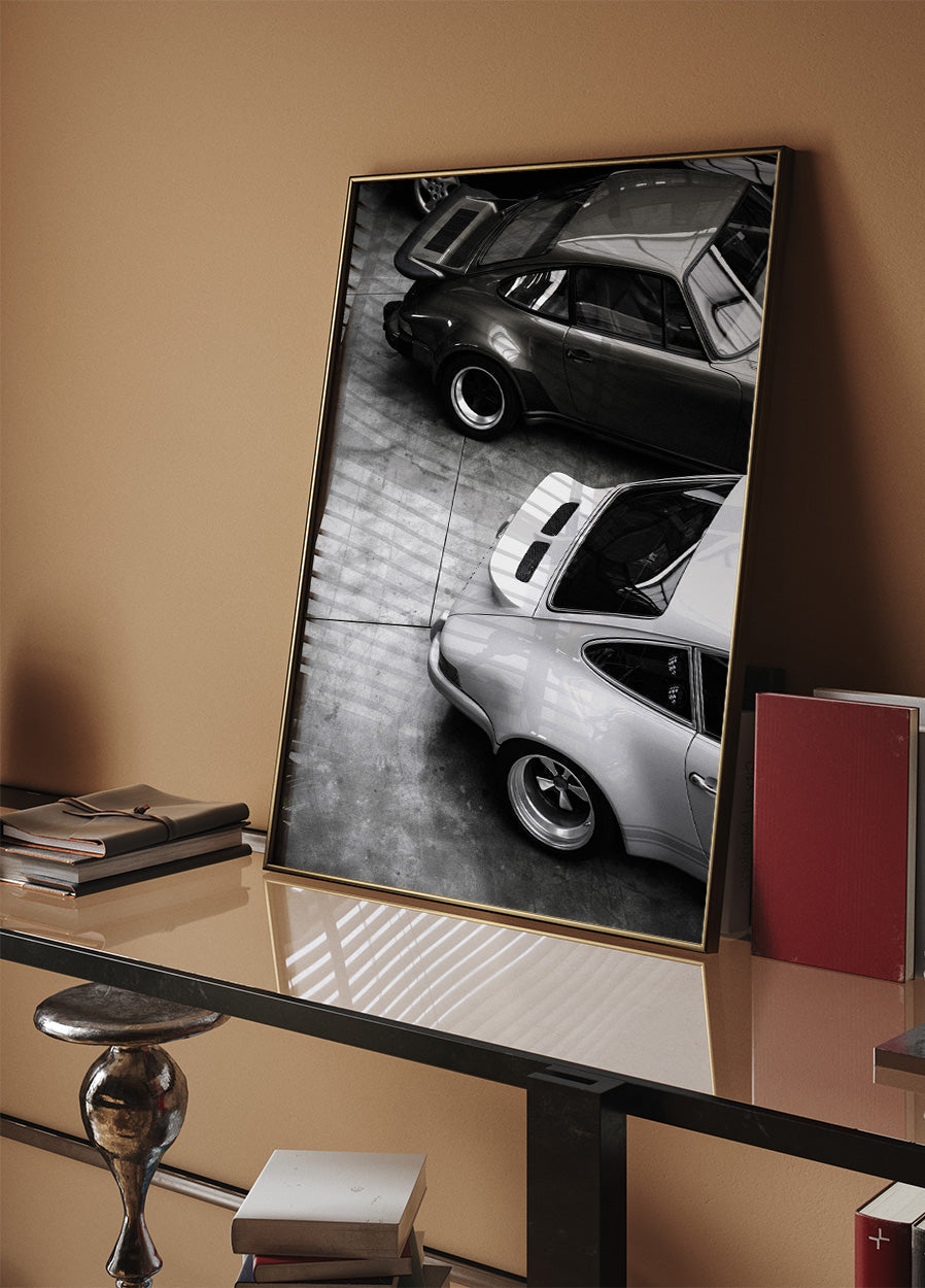 Klassischer Porsche in Schwarz und Weiß Poster